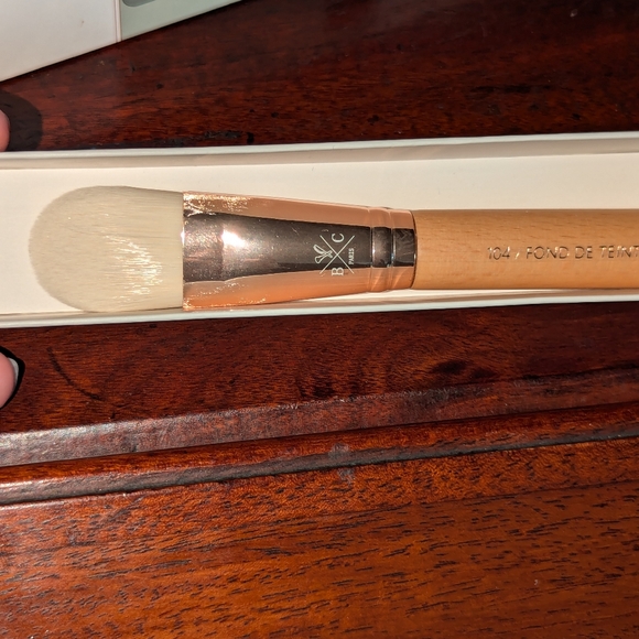 New in box Bachca Paris foundation brush - Picture 2 of 6